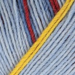 Gros plan de la laine Regia Pairfect avec des fils bleus pâles et rouges - Couleur Ciel